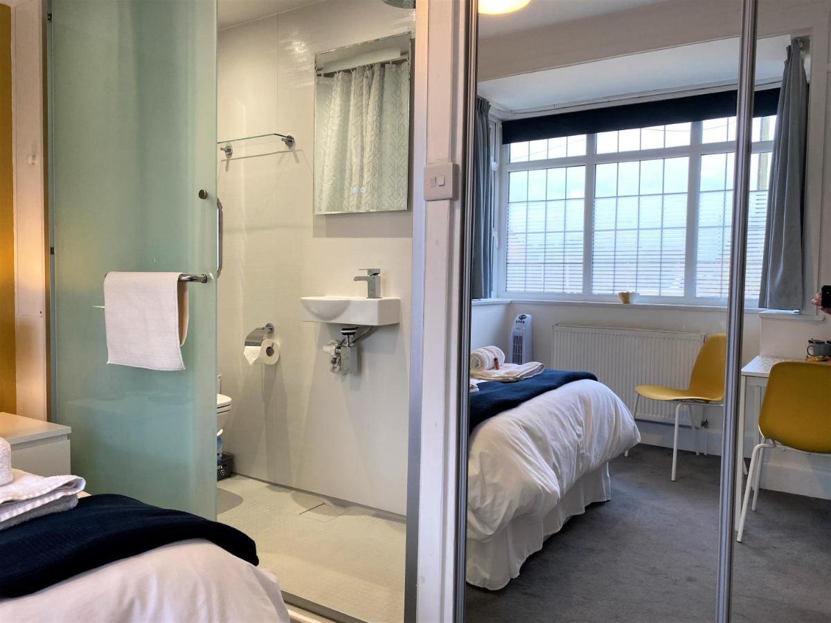 En-Suite Nook Near Forest & Sea, Super Value With Fridge, Microwave And Tv Lymington Exterior photo