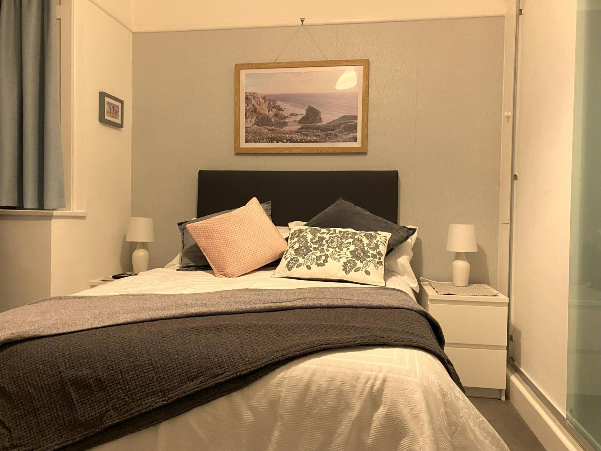 En-Suite Nook Near Forest & Sea, Super Value With Fridge, Microwave And Tv Lymington Exterior photo